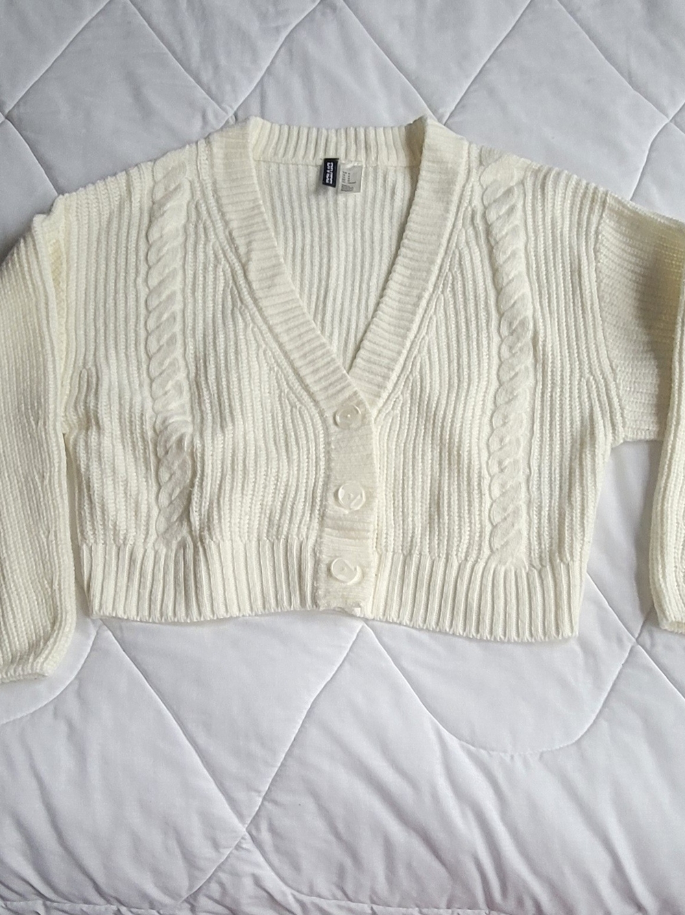 H&M Cream Cropped V-Neck Cable Knit Cardigan